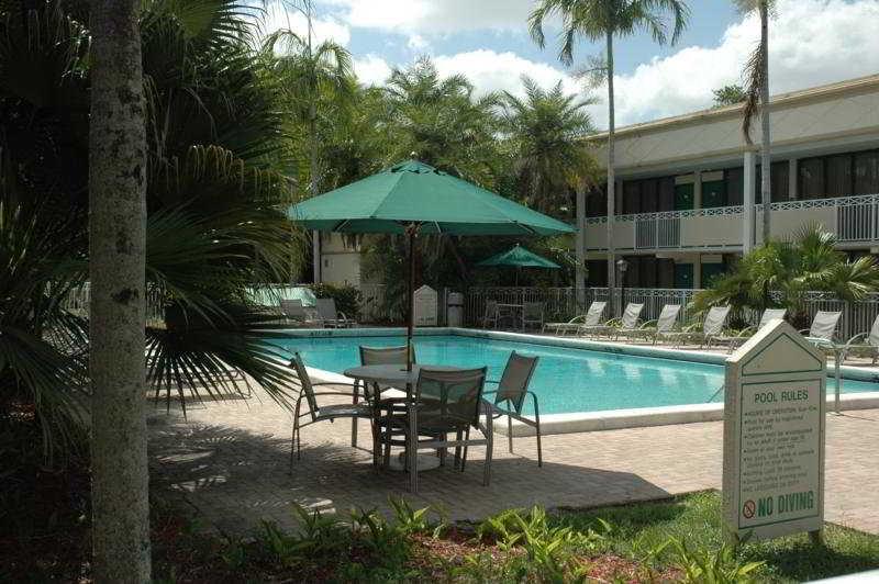 Sawgrass Inn & Conference Center Плантейшън Екстериор снимка