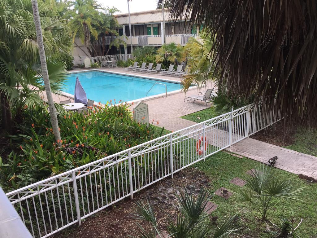 Sawgrass Inn & Conference Center Плантейшън Екстериор снимка