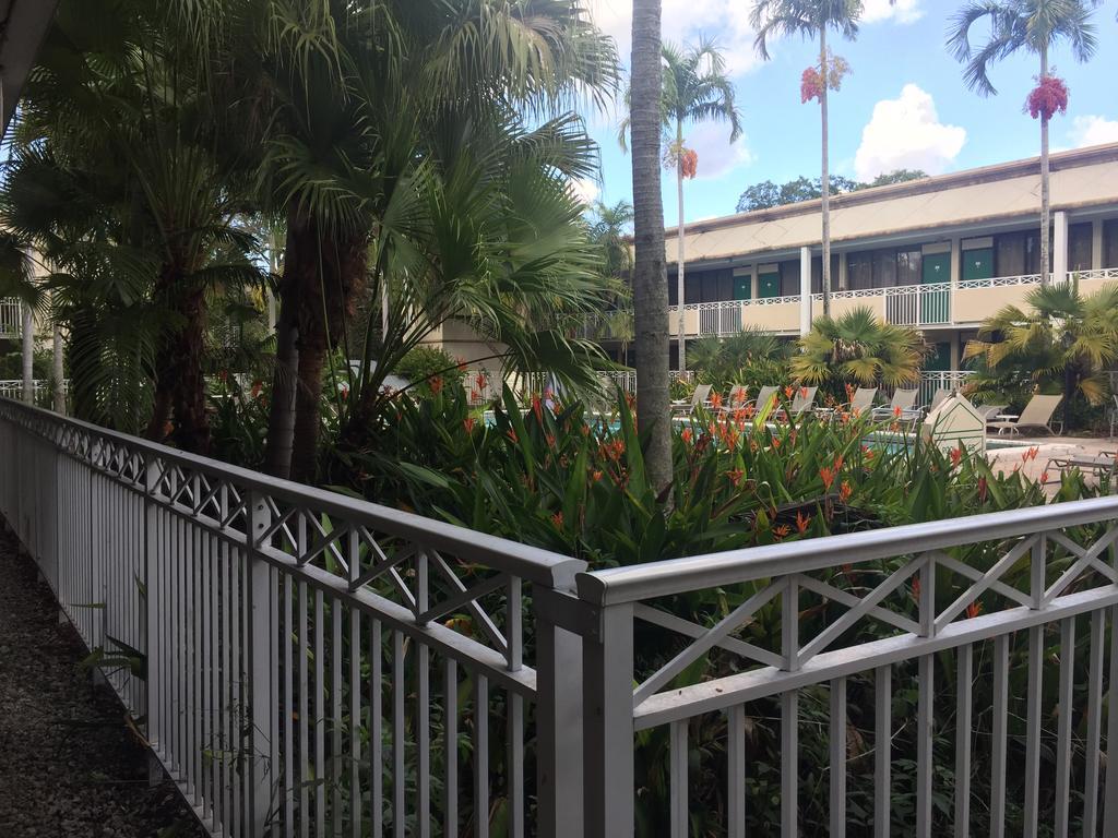 Sawgrass Inn & Conference Center Плантейшън Екстериор снимка