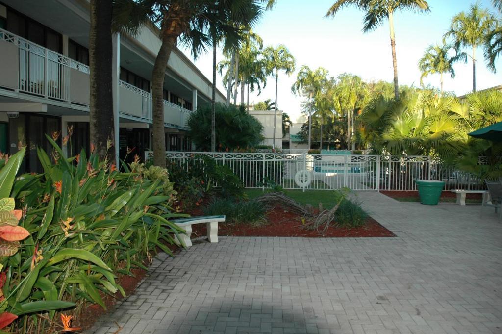 Sawgrass Inn & Conference Center Плантейшън Екстериор снимка