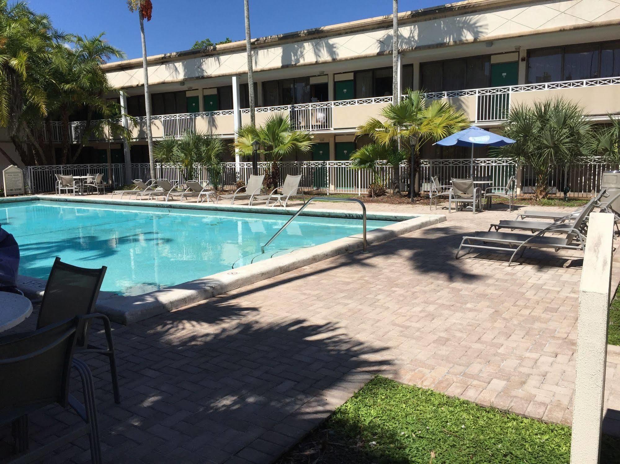 Sawgrass Inn & Conference Center Плантейшън Екстериор снимка