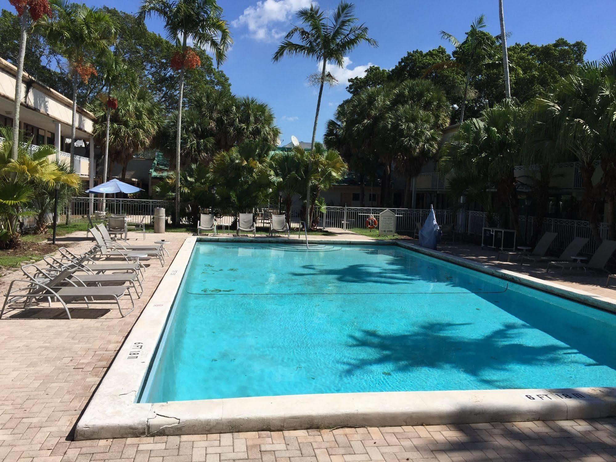 Sawgrass Inn & Conference Center Плантейшън Екстериор снимка