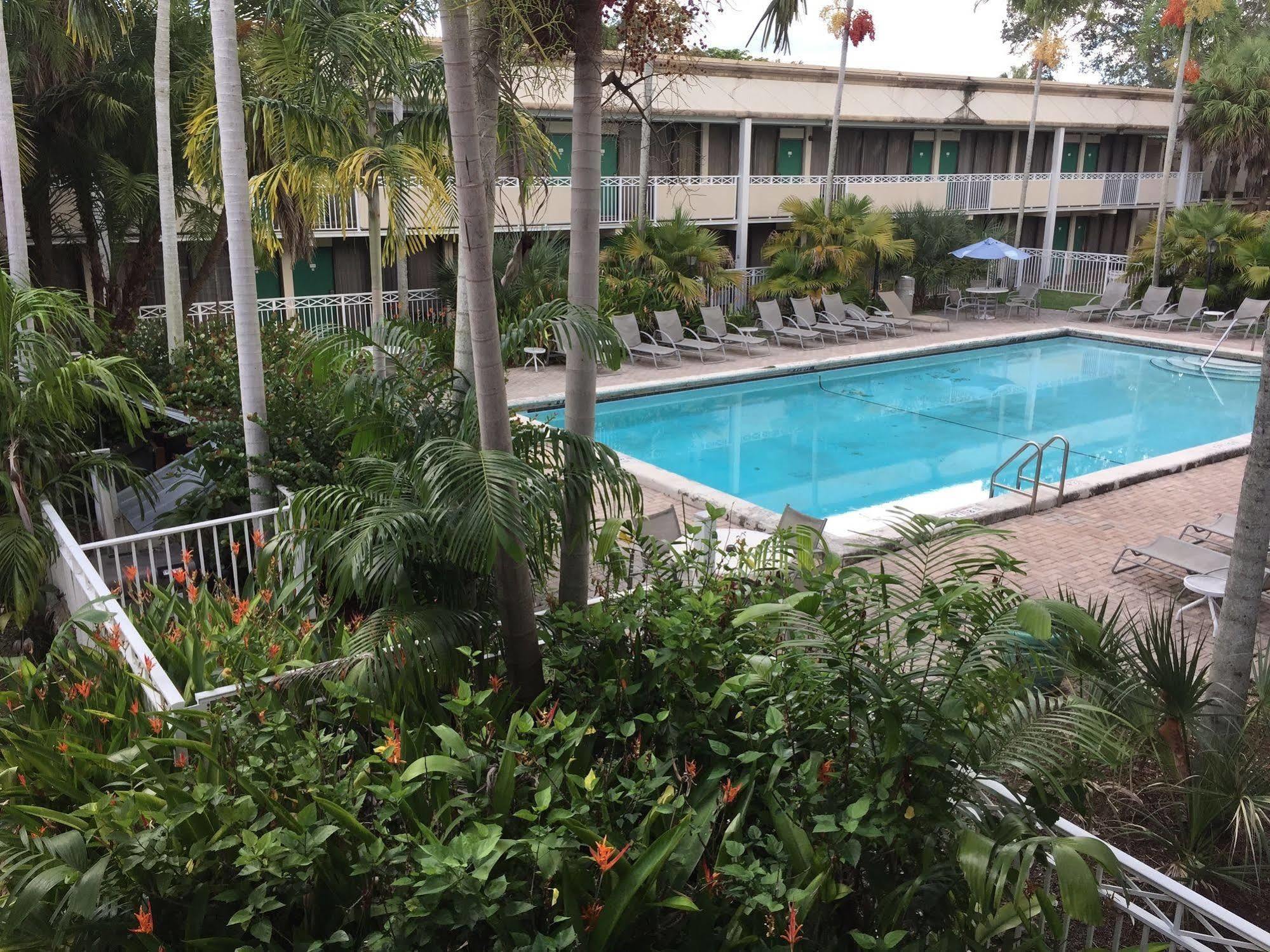 Sawgrass Inn & Conference Center Плантейшън Екстериор снимка
